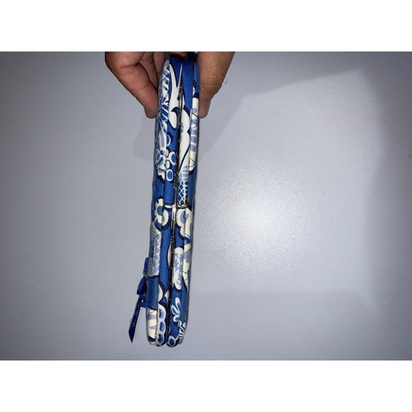 Vera Bradley Blue Lagoon Travel Clutch Passport  Wallet‎ NWT S - Picture 5 of 6